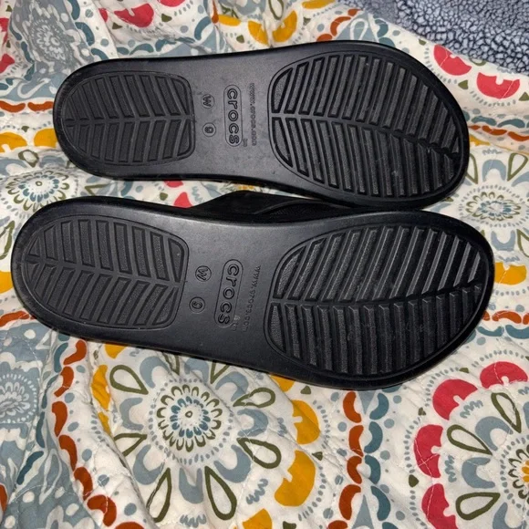 Black Crocs platform flip flops - Picture 4 of 5